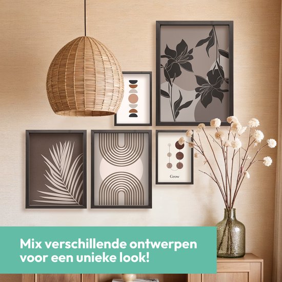 Vijf ingelijste posters met diverse prints: bladeren, geometrische bogen, bloemen en abstracte vormen.