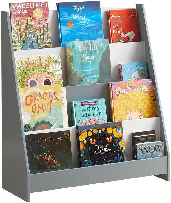 Grijze kinderboekenkast met 12 kinderboeken op de schuine planken. Boeken zoals 'Madeline's Rescue', 'Wild and the Wind' en 'Green Eggs and Ham'.