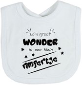 Soft Touch Slabber Slabbetje Slab "zo'n groot wonder in een klein rompertje" Unisex Katoen Wit/zwart Maat 33x22 Cm