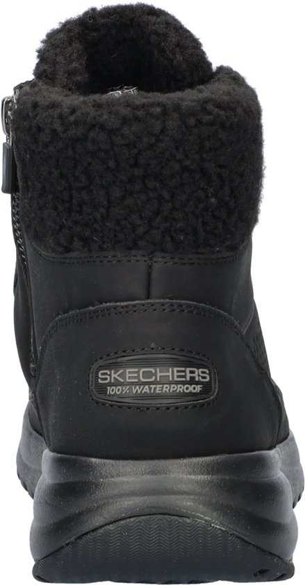 Achterkant van een zwarte Skechers laars met bontkraag en "Waterproof" logo.