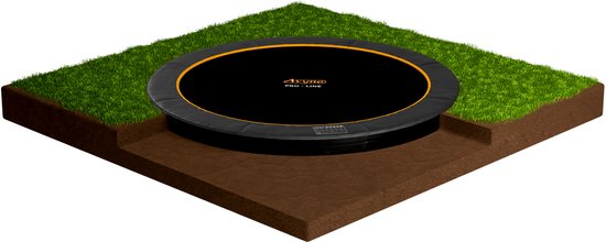 Ingraaf trampoline met zwarte springmat en oranje rand, in groen gras.