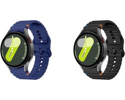 Strap-it Bundel van 2 Siliconen Wave Bandjes - Geschikt voor Samsung Galaxy Watch 7 44mm - Horlogeband / Polsband / Armband - Siliconen Armband - Sportarmband - Zwart & Donkerblauw - Waterbestendig & zweetbestendig