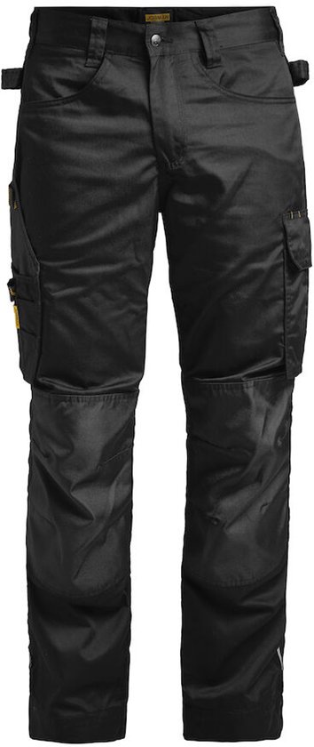 Pantalon de travail noir avec des sangles réglables à la taille, des poches à rabat et des genoux renforcés.