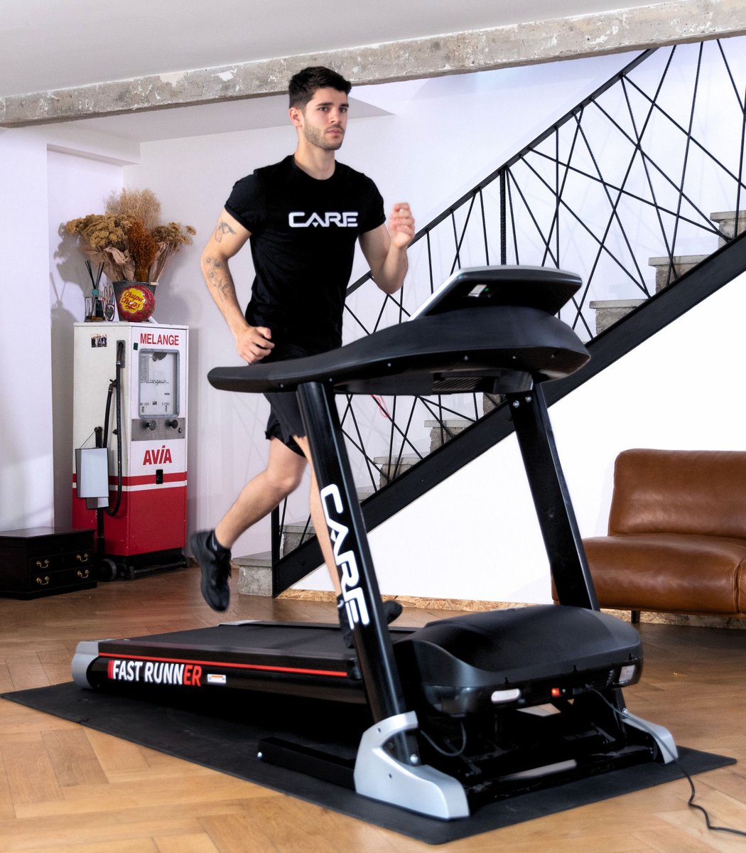 CARE FAST RUNNER - Connected en opvouwbare loopband - 50 programma’s - Gemotoriseerde helling tot max. 10% - Intensief thuisgebruik thumbnail 8