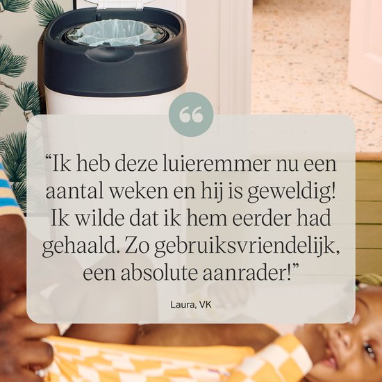 Een close-up van een luieremmer in een kinderkamer, met een tekstballon met een positieve recensie van Laura.