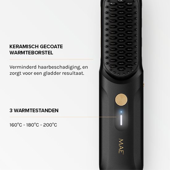 Zwarte MAE® stijlborstel met keramische coating en gouden knop.