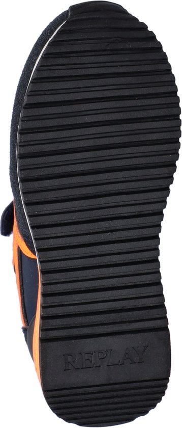 Zool van een donkerblauwe Replay sneaker met ribbelprofiel en "REPLAY"-opschrift.