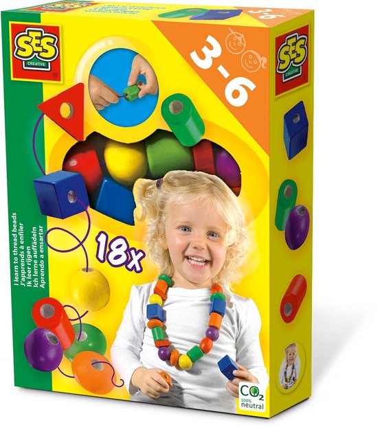 SES Creative – Ik Leer Rijgen – Montessori Speelgoed – Sensorisch Speelgoed – 18 Gekleurde Houten Kralen met Rijgkoord – Vanaf 3 jaar
