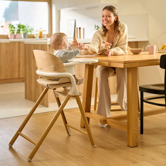 Chaise haute en bois Lionelo Celia 3 en 1 – De Bébé à adulte – Siège et repose-pieds réglables – Harnais 5 points – Revêtement en Eco– Comprend BabySet et plateau – Capacité de charge jusqu'à 90 kg