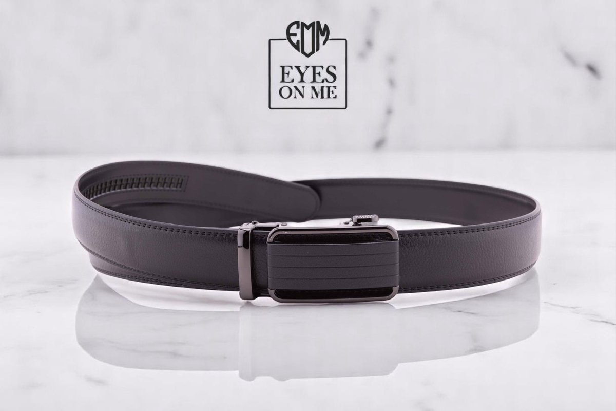 Zwarte 150 cm lange lederen riem zonder gaatjes met automatische gesp voor heren met een maatje meer ( Model A003 )