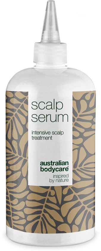 Flesje 'scalp serum' met botanische print, ontworpen voor intensieve hoofdhuidbehandeling.
