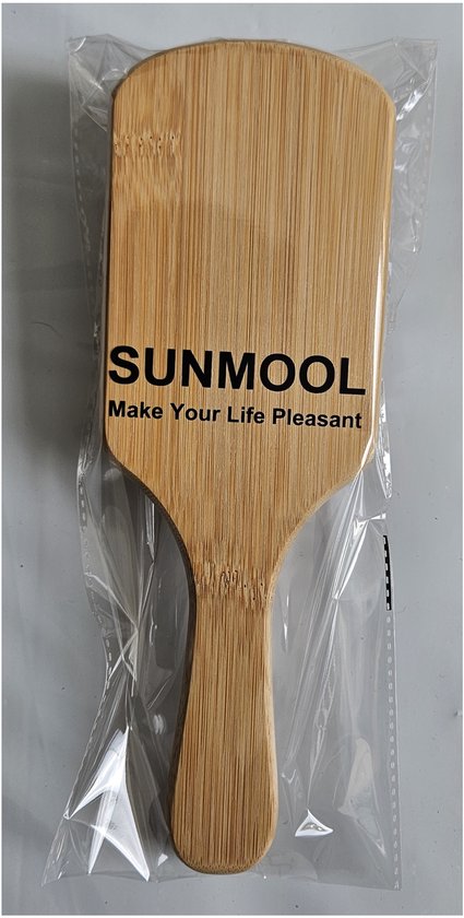Houten haarborstel met 'SUNMOOL Make Your Life Pleasant' opdruk.