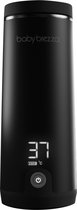 Zwarte Baby Brezza draagbare flesverwarmer met digitaal display waarop 37°C en batterij-indicator staan.