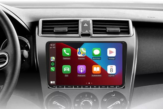 Autoradio met Apple CarPlay-interface in een auto-dashboard, met icoontjes voor Telefoon, Kaarten, Berichten, Huidige, Car, Podcasts, Audioboeken, Agenda.