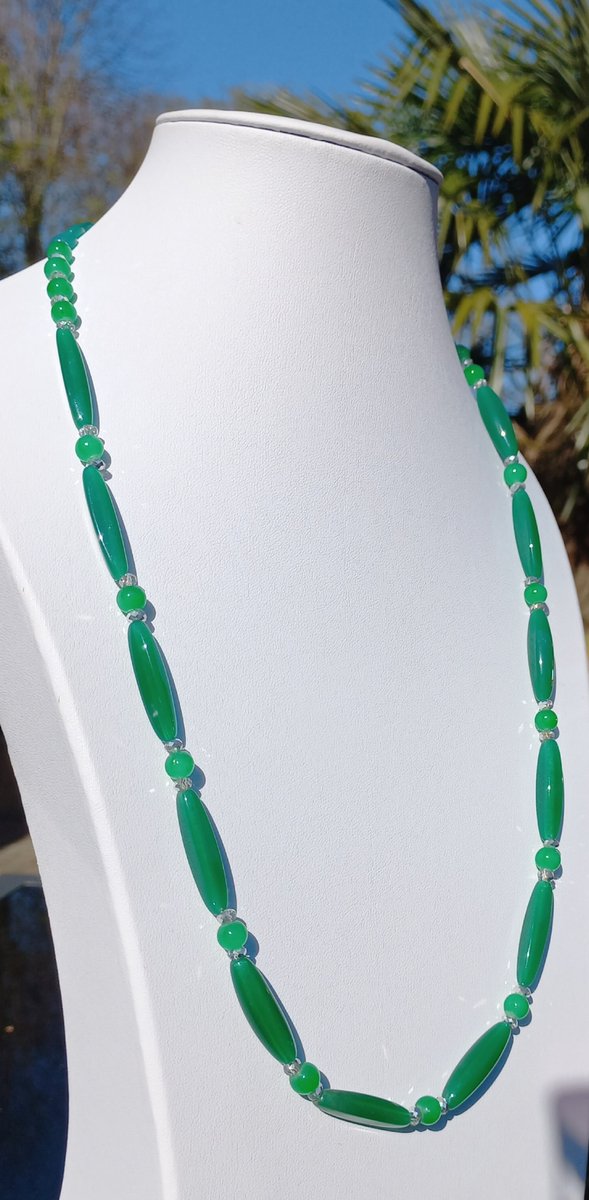 Ketting met glas en kristalkraaltjes