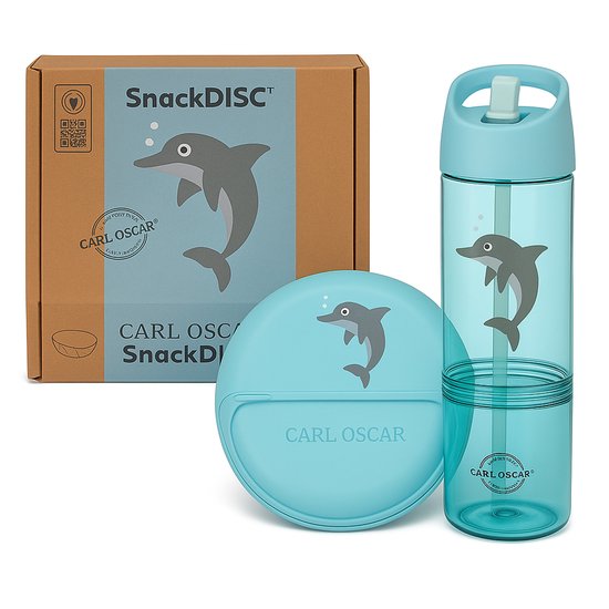 SnackDISC™ bleu et bouteille 2-en-1 avec imprimé dauphin, à côté de l'emballage.