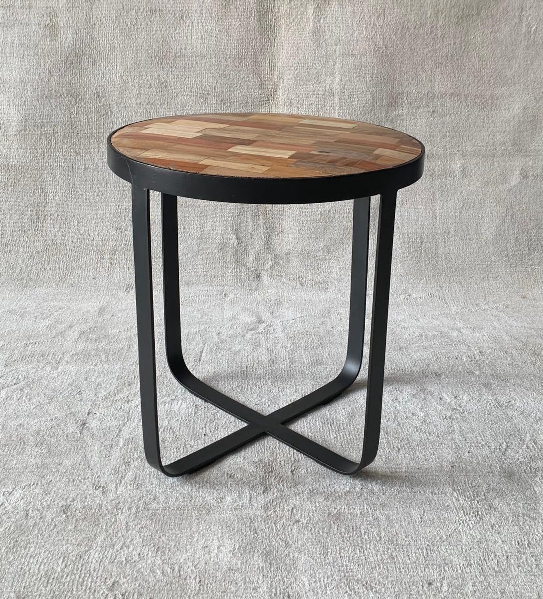 Bijzettafel – Rond Mangohout & Metaal – Compact Industrieel Design