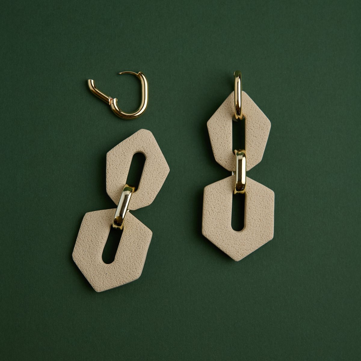 Goud Hoepel oorbellen -LYHO Sieraden - 7 x 0.5 cm - Goud oorbellen / Beige Hangers -Shilla earrings -roestvrij staal -Waterdicht -Nikkel vrij -Kerst cadeau -Sinterklaas cadeau -Valentin -Moederdag -Handgemaakte oorbellen van klei