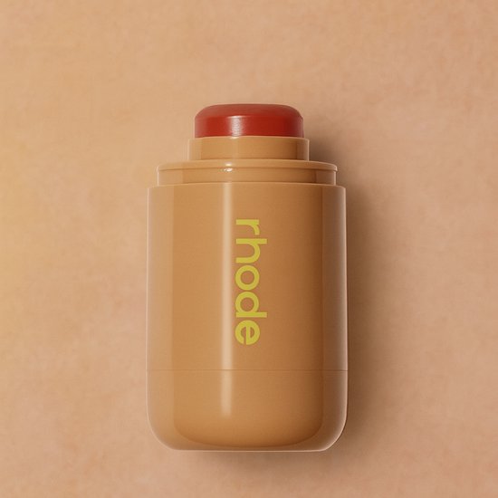 Rhode Pocket Blush Sun Soak - Romige blush - Spiced orange | bol