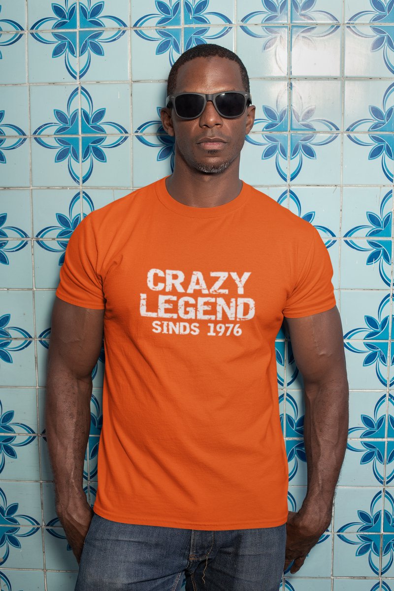 1976 Jaar Oranje T-shirt Heren - Maat M- Legend - Verjaardag Cadeau Mannen - Limited Edition