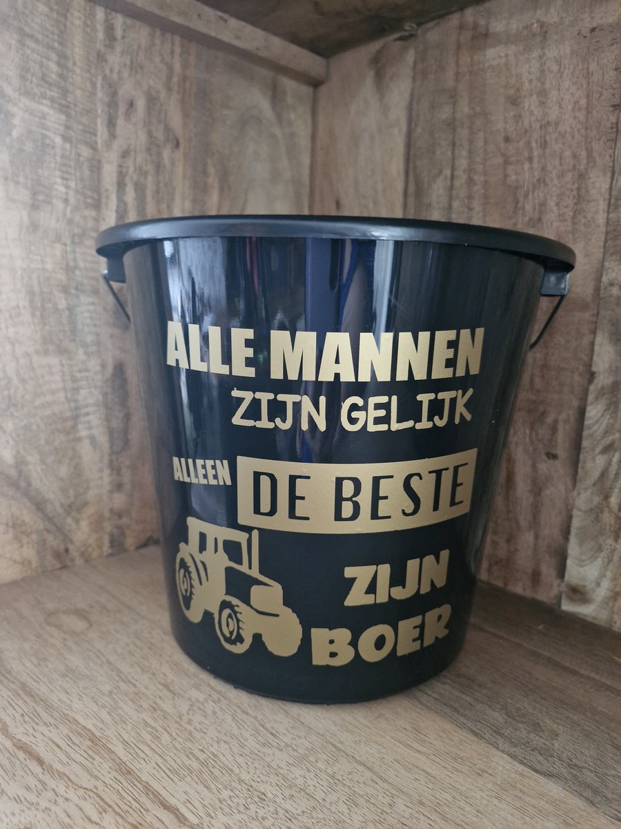 Cadeau emmer. Alle mannen zijn gelijk alleen de beste zijn boer.