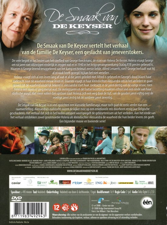 Filmcover met boven een portret van een oudere vrouw en een jonge vrouw, onder een groep mensen in kledij uit een andere tijd, met titel 'De Smaak van De Keyser'.