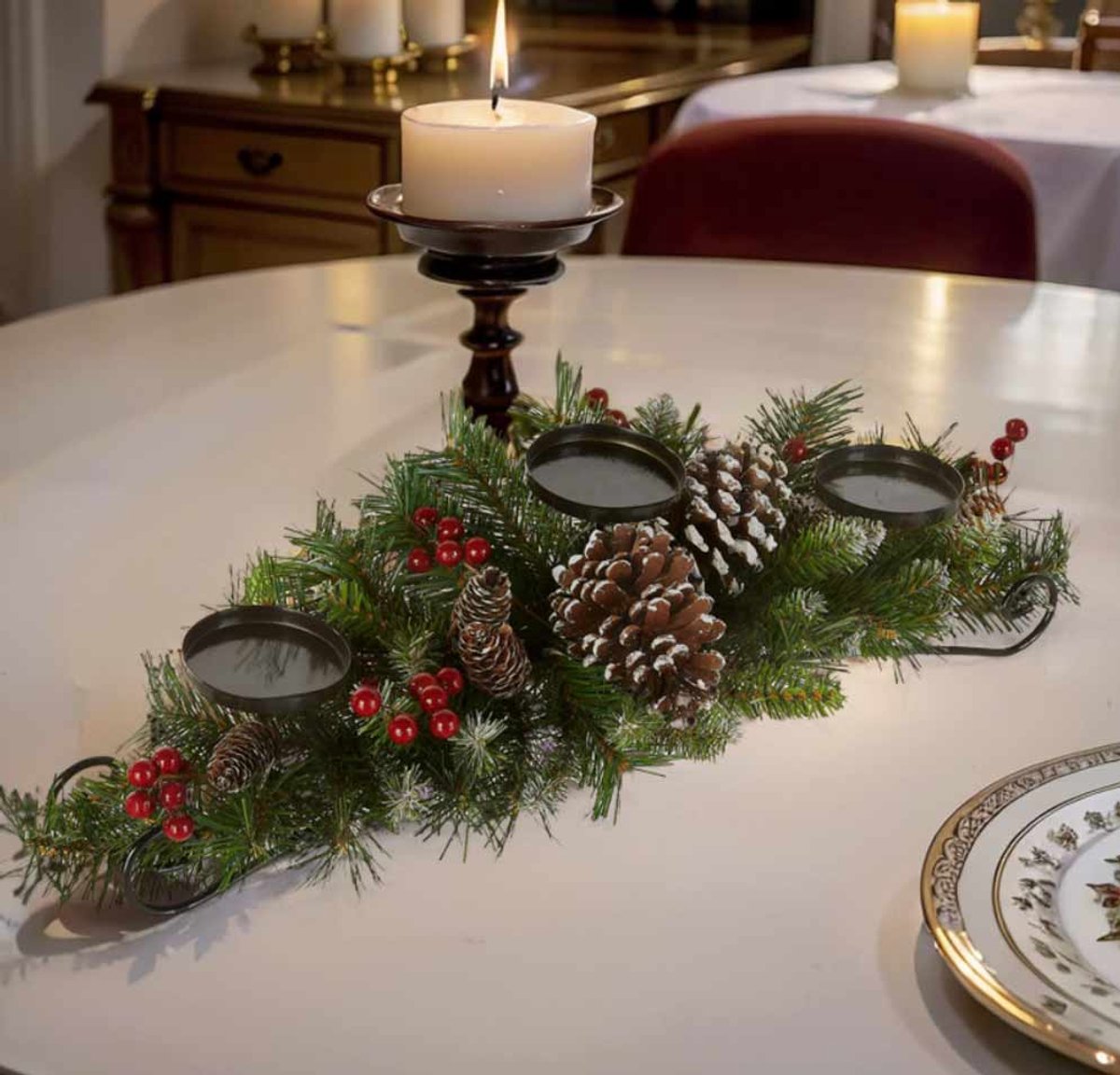 Kerst Tafeldecoratie met 3 Kandelaars – kerst Kaarsenhouder 45 cm –kerst Kandelaars- Waxinelichtjeshouder - Met Dennentakken, Rode Bessen en Dennenappels – Kerst Centerpiece voor Tafel of Haard – foto 8