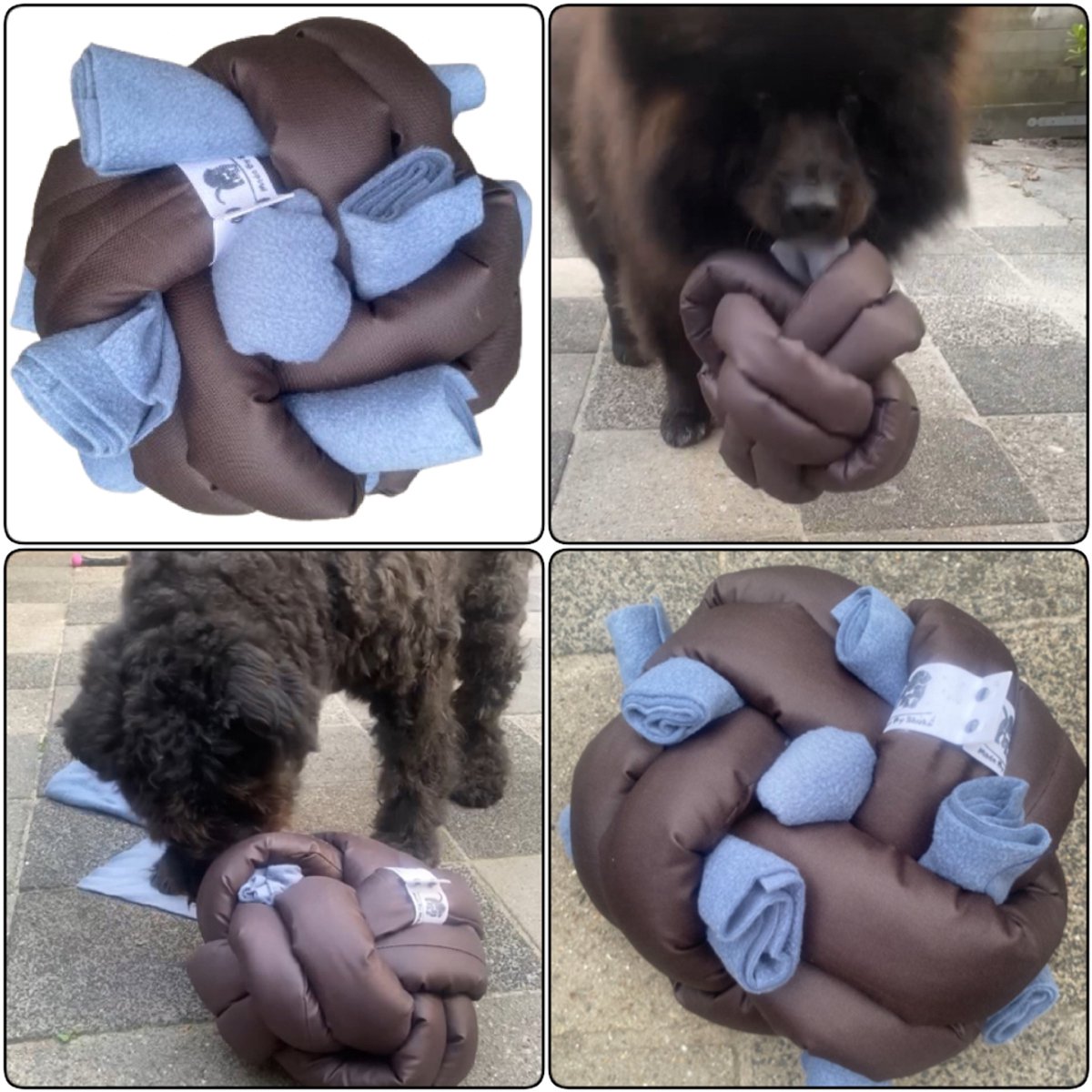 Snuffelbal voor honden in de kleuren donkerbruin en jeansblauw. Maat 1. ShukoSnuff by MadeByShuko. Snuffelbal - snuffelkussen - knoopkussen - speelkussen - hersenwerk voor honden - hondenpuzzel - puzzelbal - speelbal - brain work - snuffelmat