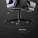 Onderstel van een zwarte gamerstoel met vijf wielen. Tekst: 'Stablex - Lightweight and durable aluminum base'.