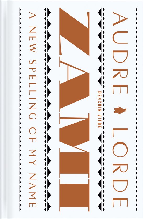 Couverture du livre 'Zami: A New Spelling of My Name' par Audre Lorde. Blanc avec texte marron et noir. Orné de motifs triangulaires.
