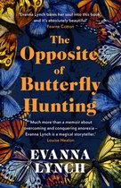 De omslag van 'The Opposite of Butterfly Hunting' toont een donkerblauwe achtergrond met veel kleurrijke vlinders, waaronder blauwe, oranje en gele variëteiten. De titel is in grote oranje letters geschreven, met de naam Evanna Lynch in witte letters onderaan.