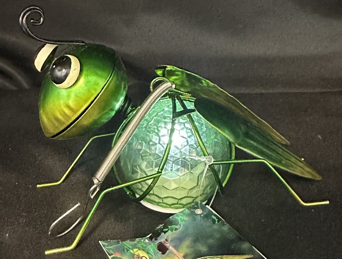 Metaal hangende solarlamp "Sprinkhaan" - meerkleurig - met 1 LED - Hangend en Staand model - hoogte 12 x 16 x 11 cm - Tuindecoratie - Tuinverlichting