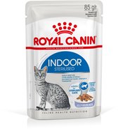 Pouch Royal Canin Indoor Sterilised met een zittende zilver gestreepte kat. 85g.