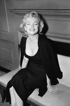 Dibond - Filmsterren - Retro / Vintage - Elvis Presley in wit / grijs / zwart - 50 x 75 cm.