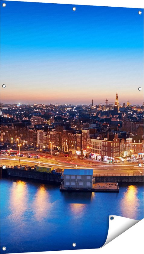 Gards Tuinposter Amsterdam Centrum in de Nacht - 80x120 cm - Tuindoek - Tuindecoratie - Wanddecoratie buiten - Tuinschilderij