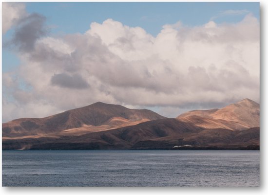 Heuvels, wolken en zee - Lanzarote - Fotoposter 70x50
