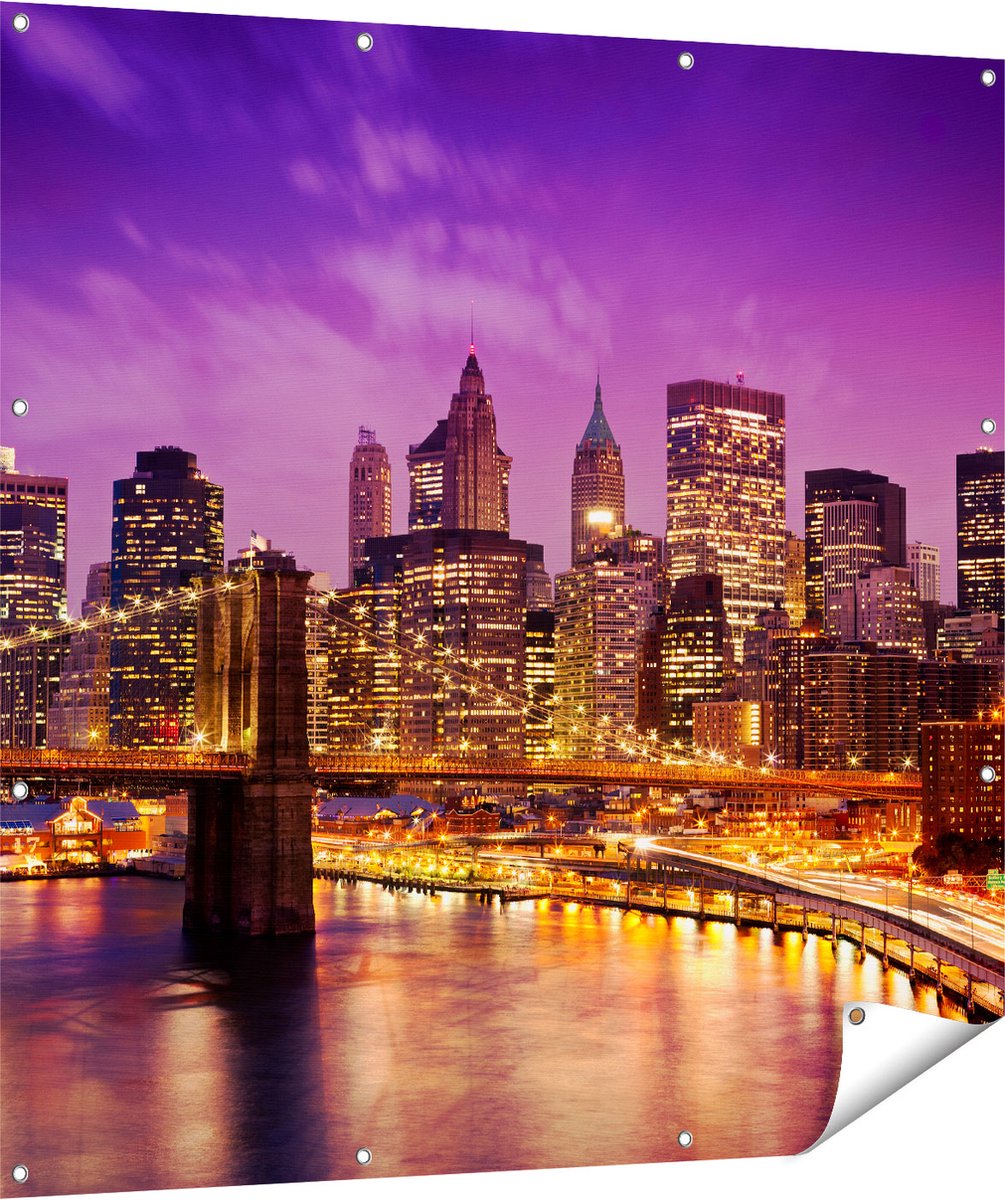 Gards Tuinposter Skyline New York van Centrum in het Paars - 120x120 cm - Tuindoek - Tuindecoratie - Wanddecoratie buiten - Tuinschilderij Multikleur