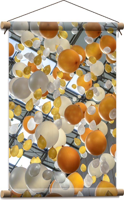 Textielposter - Witte en Oranje Ballonnen Zwevend in de Lucht - 40x60 cm Foto op Textiel