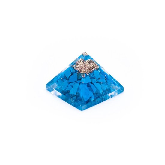 Foto: Orgonite baby piramide van turkoois