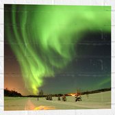 Muursticker - Noorderlicht bij Sneeuwlandschap - 50x50 cm Foto op Muursticker