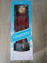 Promenade Collection Charlotte Une Pop exclusive en porcelaine peinte à la main faite à la main, dans son emballage d'origine, veuillez noter que la poupée date des années 1980, donc l'emballage d'origine est un peu usé, voir photos