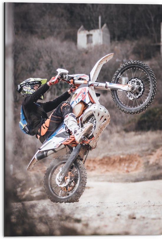 Dibond - Man Stuntend op Motor op Motorcross Parcour - 50x75 cm Foto op Aluminium (Met Ophangsysteem)