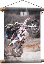 Textielposter - Man Stuntend op Motor op Motorcross Parcour - 30x40 cm Foto op Textiel