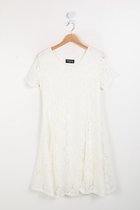 Mooie witte jurk met bloemen voor grote maten - maat 42/44