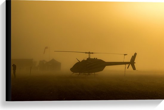 Canvas - Gelande Helikopter in de Rook - 60x40 cm Foto op Canvas Schilderij (Wanddecoratie op Canvas)