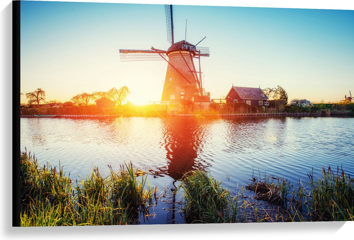 WallClassics - Canvas - Zonlicht langs Hollandse Molen aan het Water - 90x60 cm Foto op Canvas Schilderij (Wanddecoratie op Canvas)