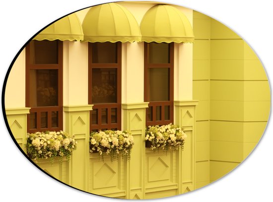 Dibond Ovaal - Raamkozijnen met Gele Plantenbakken aan Geel Huis - 28x21 cm Foto op Ovaal (Met Ophangsysteem)