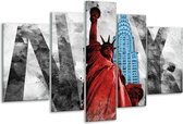 Glasschilderij New York, Vrijheidsbeeld - Rood, Grijs, Blauw - 170x100cm 5Luik - Foto Op Glas - Geen Acrylglas Schilderij - 6000+ Glasschilderijen Collectie - Wanddecoratie