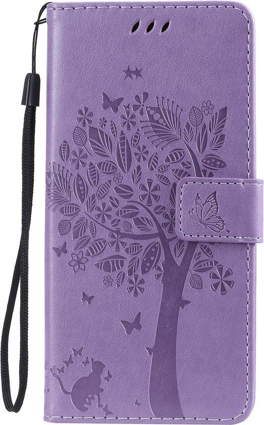 Étui téléphone violet avec arbre en relief, papillons et chat.