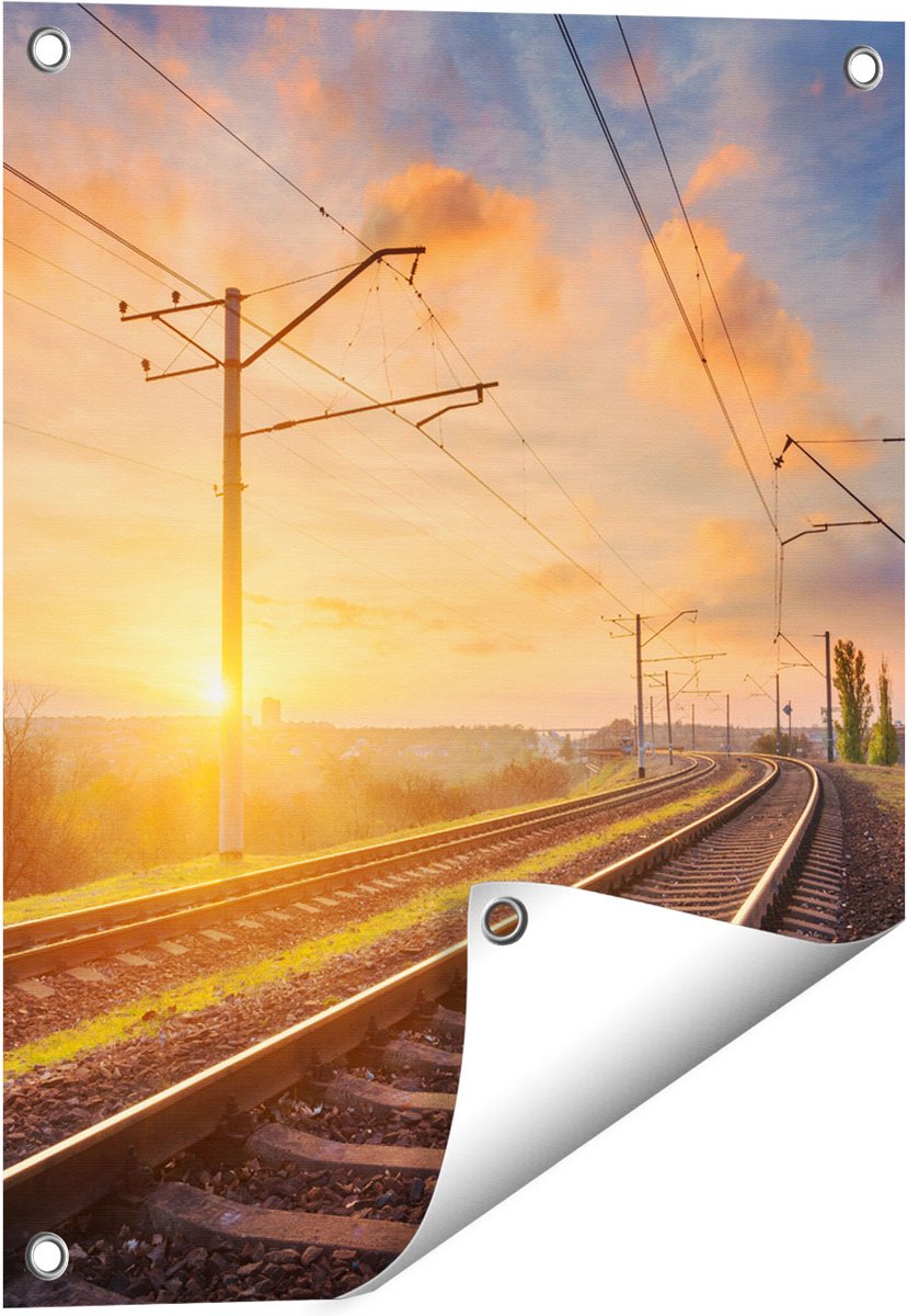 Gards Tuinposter Rails Spoorweg bij Zonsondergang - 40x50 cm - Tuindoek - Tuindecoratie - Wanddecoratie buiten - Tuinschilderij Multikleur